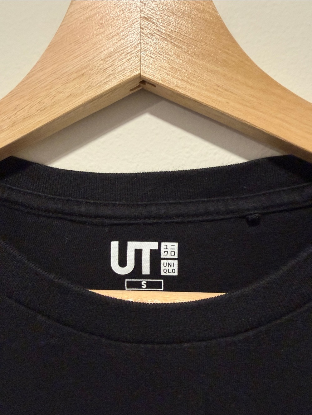 UNIQLO Men’s Black Panther T-Shirt - Picture 3 of 4